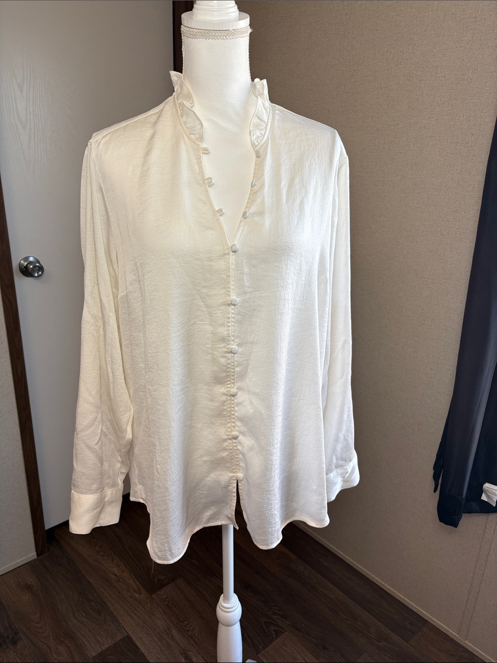 Express Portofino Blouse XL Ivory Ruffle Neck Covered Buttons Quiet Luxury Chic